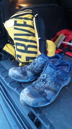 Laufrucksack Schuhe Laufrucksack und Schuhe am Ende das Tages