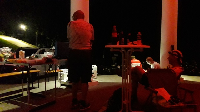 Der kleine Tempel beim VP Niederwalddenkmal mit Blick auf das nächtliche Rüdesheim.