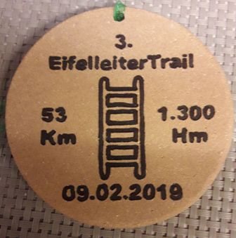 Die Teilnehmer Medaille des 3. EifelleiterTrails über 53.km mit 1.300hm Die Teilnehmer Medaille des 3. EifelleiterTrails über 53.km mit 1.300hm