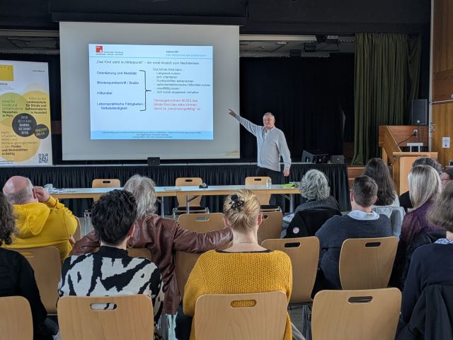 Professor Degenhardt mit Publikum