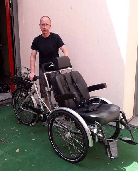 Der Vorbesitzer, der dem Förderverein das wertvolleGefährt zu einem günstigen Preis überlassen hat.