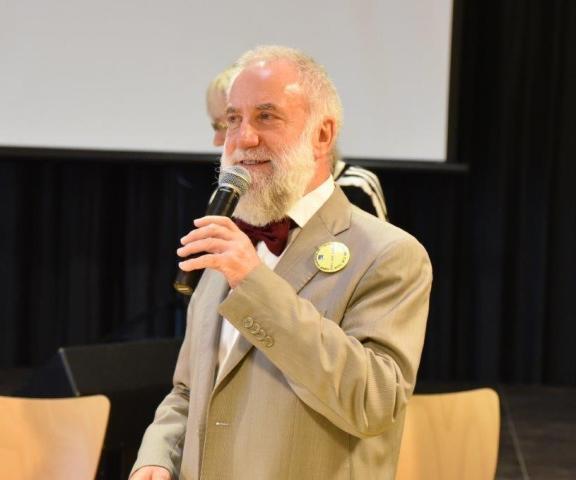 Alfred Marmann bei der Begrüßung für seine Abschiedsfeier. Alfred Marmann bei der Begrüßung für seine Abschiedsfeier.